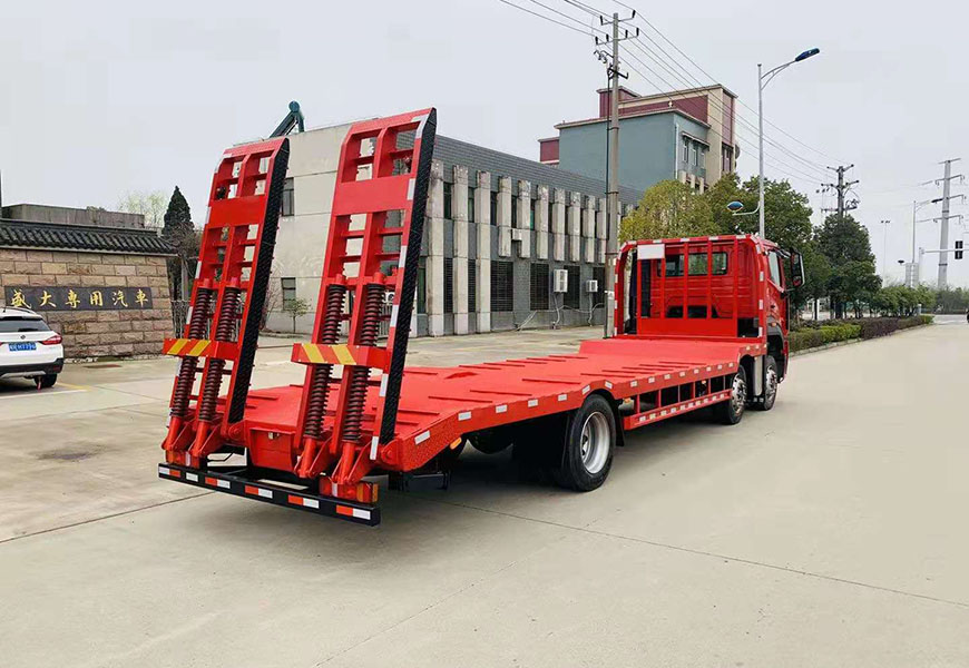 重汽豪沃小三軸平板運輸車