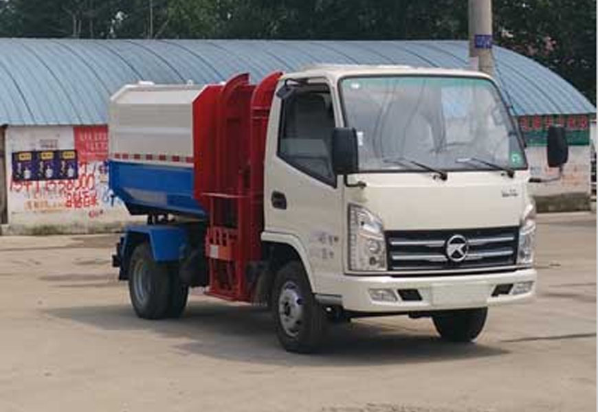 國(guó)五凱馬5方自裝卸式垃圾車